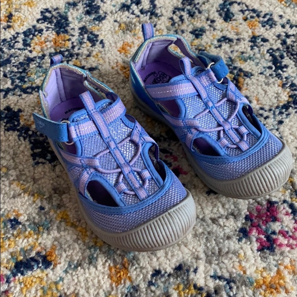 OshKosh waterproof sneakers. Size toddler 10